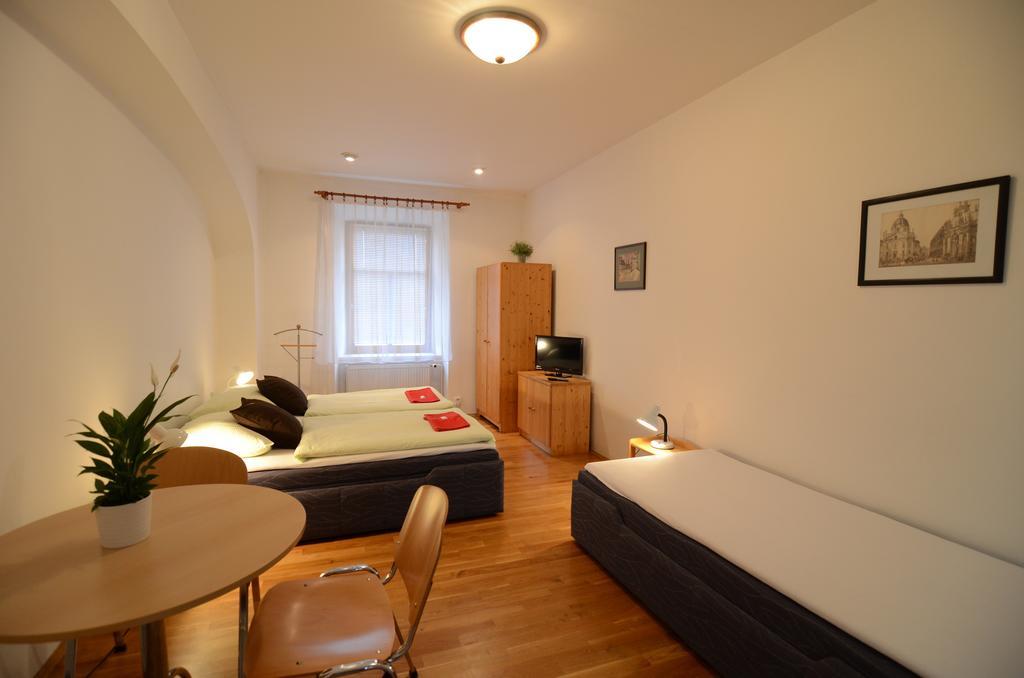 Apartments Karlin Praga Quarto foto