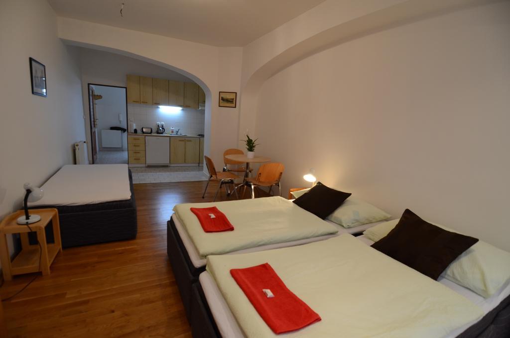 Apartments Karlin Praga Quarto foto