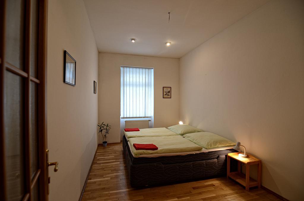 Apartments Karlin Praga Quarto foto